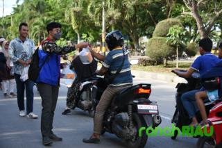 Berbagi Berkah Ramadhan, PT KPI RU Dumai bagikan ratusan Takjil untuk Masyarakat